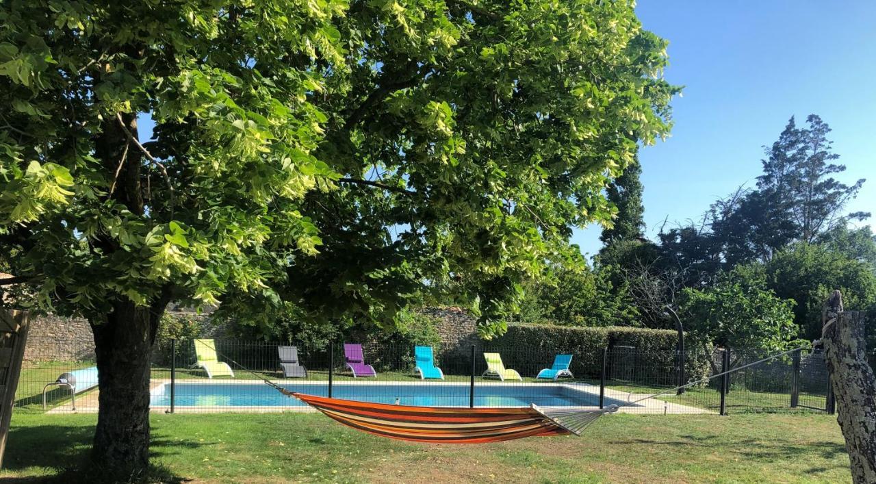 L'Enclos Bleu, Gite - Marais Poitevin Avec Piscine Chauffee Chaille-Les-Marais Exterior photo