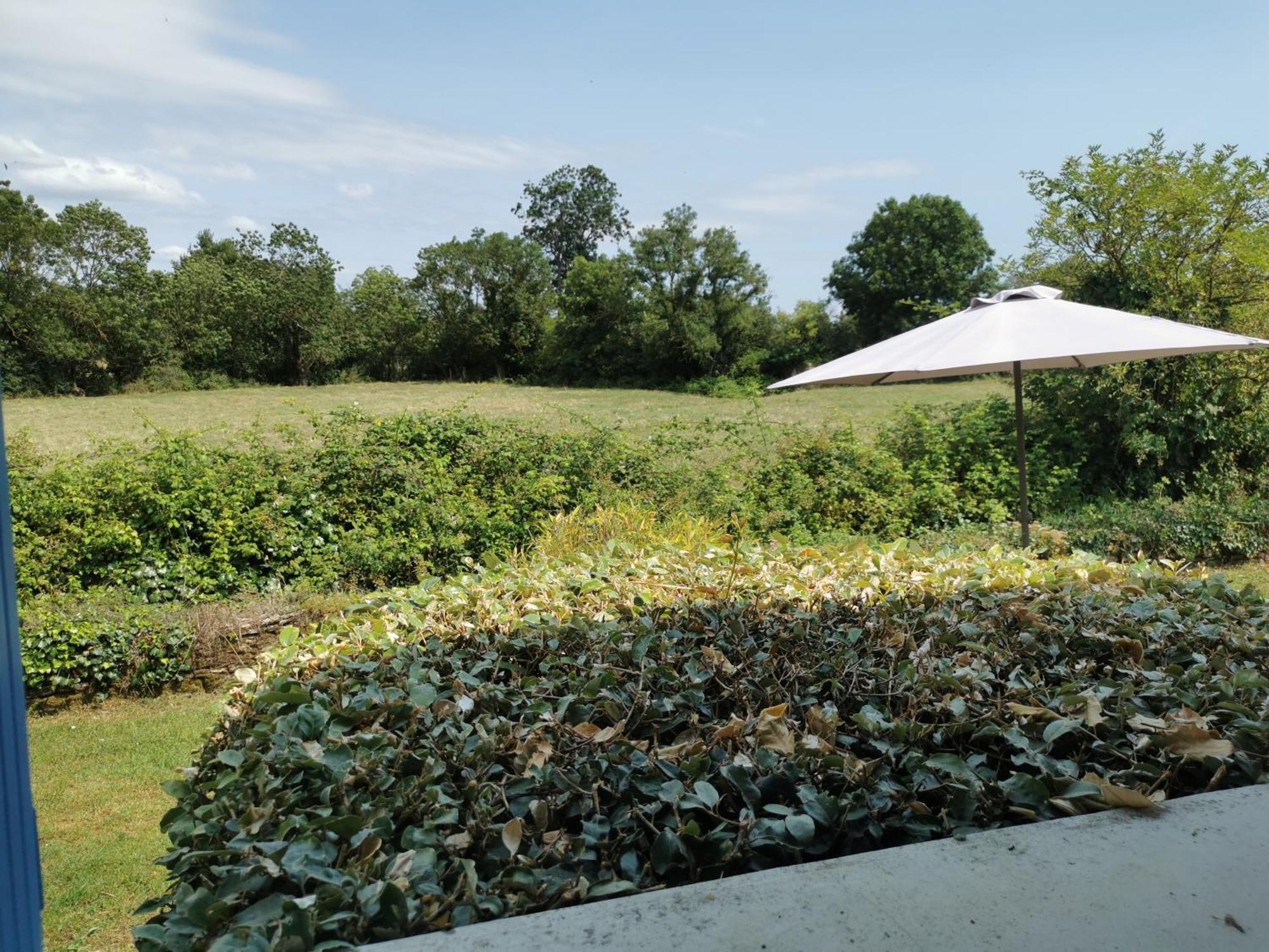 L'Enclos Bleu, Gite - Marais Poitevin Avec Piscine Chauffee Chaille-Les-Marais Exterior photo